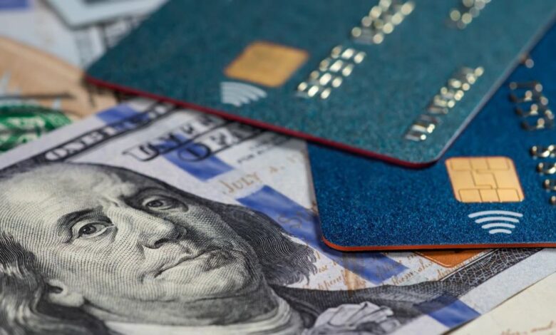 Dólar tarjeta: el Gobierno subió los impuestos y el tipo de cambio para compras en el exterior pasó a $948,60