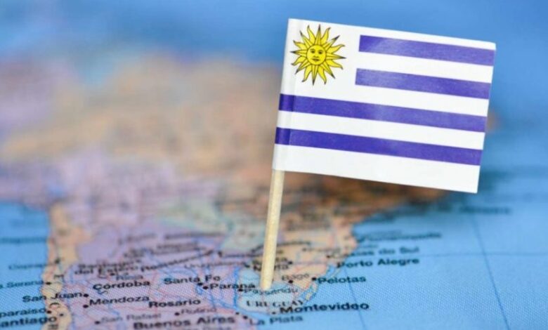 Emigrar a Uruguay: los profesionales más buscados por las empresas del país vecino