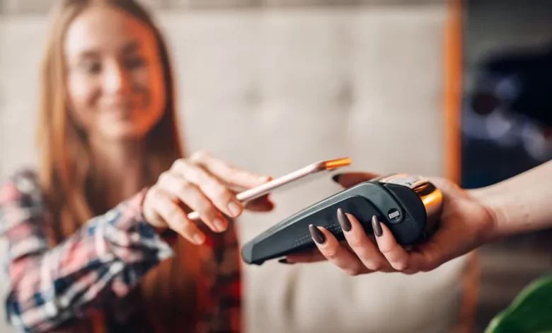 los jóvenes y la falta de educación financiera con las billeteras digitales