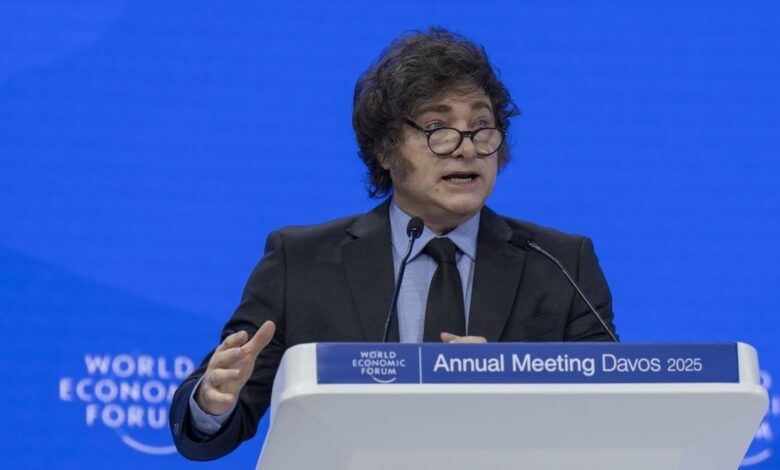 milei amenaza con aplicar la ley antimonopolio a la venta de la filial argentina de telefónica al grupo clarín