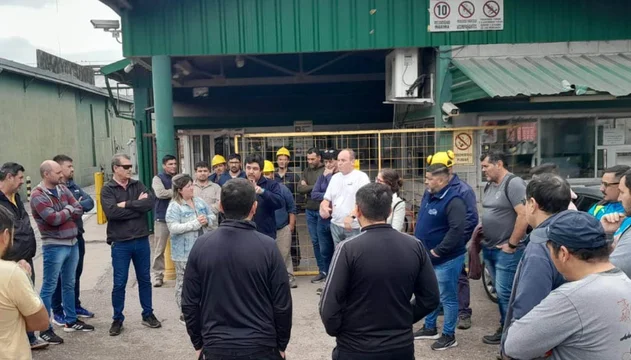 una famosa empresa cerró sus plantas, no tiene fondos para pagar sueldos y peligran 1300 puestos de trabajo