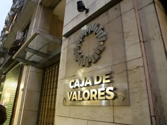 se incorporarán cinco nuevos cedears de etf uranio, minería, ciberseguridad, utilities y semiconductores