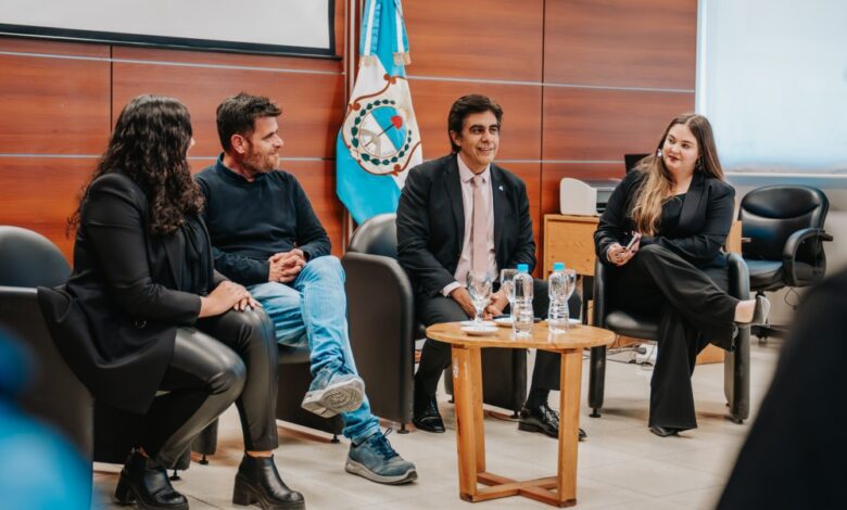 jóvenes sanjuaninos participaron de un panel sobre matriz productiva local