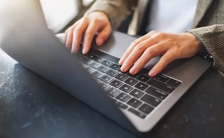 los 3 trabajos remotos que recomienda la inteligencia artificial y no requieren de mucha experiencia