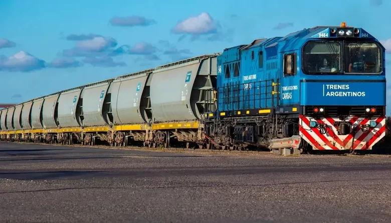 privatizaciones, minería y ferrocarriles una minera tras el belgrano cargas