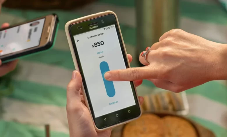 a mercado pago le saltó competencia en argentina billetera virtual patea el tablero y compra banco