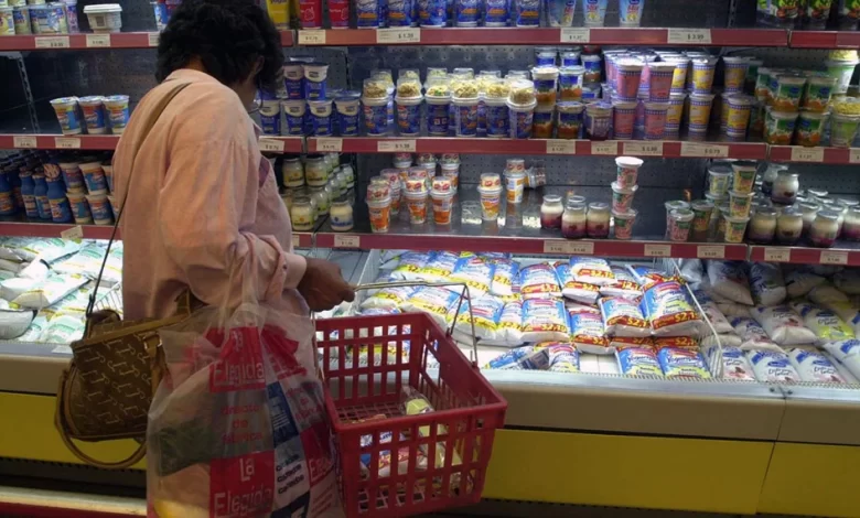 inflación de julio tras la suba del dólar qué anticipan los expertos sobre el impacto en los precios