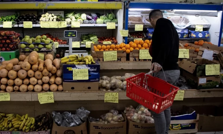 según indec, la canasta básica aumentó menos que la inflación 1% en agosto
