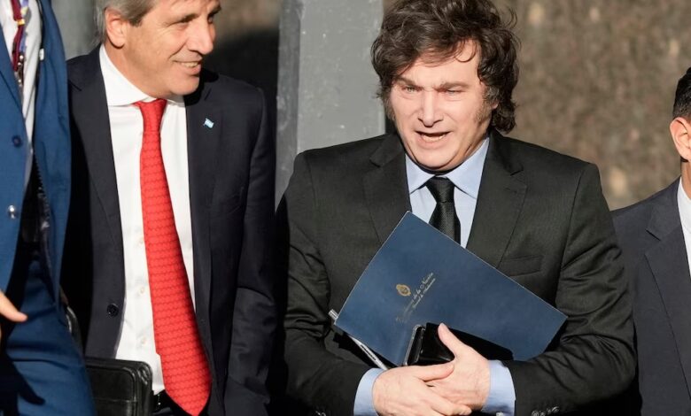 la demanda de dólares se desplomó tras las elecciones y avanza el plan oficial para remonetizar la economía