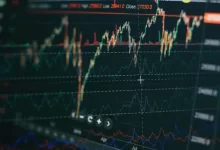 los adrs cayeron hasta 4% y el s&p merval tocó mínimos de seis ruedas, pero los bonos se dieron vuelta y cerraron en alza