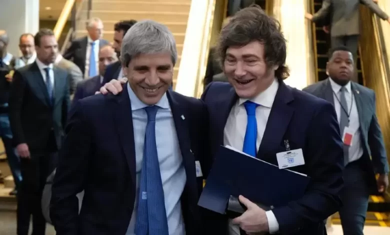 caputo y milei ya tienen los dólares para pagar la mitad del vencimiento del 9 de enero (el resto será repo)