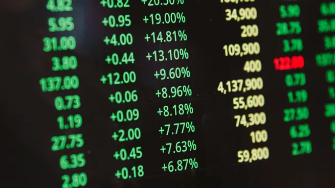 el riesgo país perforó los 500 puntos por primera vez desde 2018 y volaron hasta 10,5% los adrs en wall street