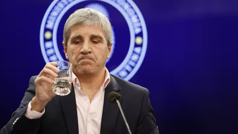 caputo defendió la reforma laboral y apuntó contra empresarios