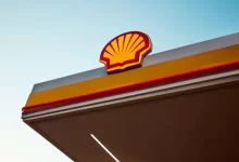 grupo suizo vinculado a manzano avanza en la compra de la red de estaciones de servicio shell en el país