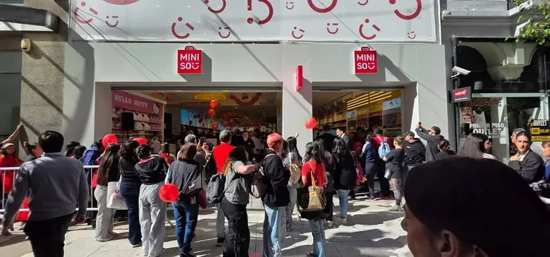 furor por una tienda con estética japonesa que planea tener 100 locales en argentina llega a san juan