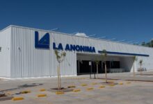 una cadena de supermercados argentina compró una empresa en uruguay que opera en zonas francas