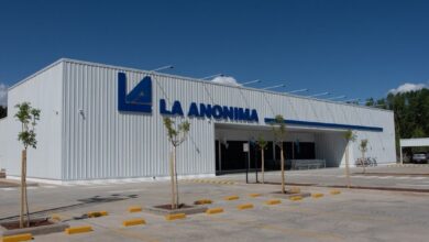 una cadena de supermercados argentina compró una empresa en uruguay que opera en zonas francas