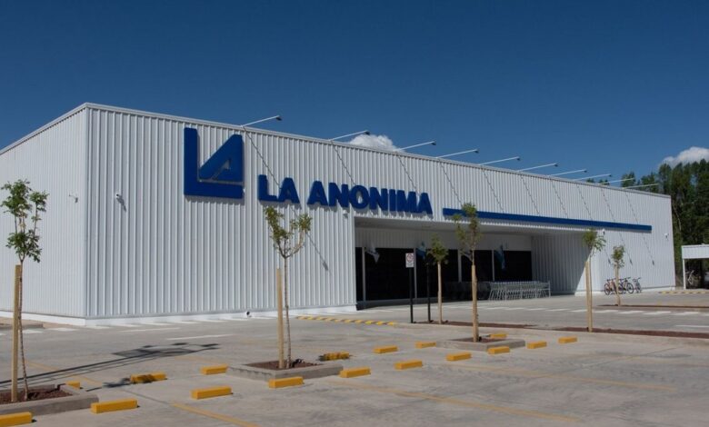 una cadena de supermercados argentina compró una empresa en uruguay que opera en zonas francas