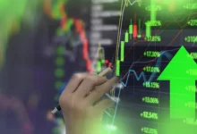 rally de acciones y bonos los adrs treparon hasta 11% y el riesgo país se hundió 7% tras la mejora de la nota soberana