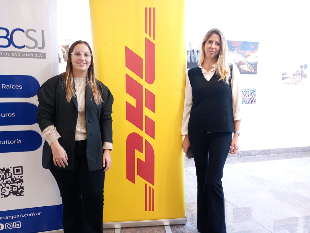 Lic. Virginia Latchuk, del área comercial DHL y Lic. María del Rosario Storni, Gerente de Marketing DHL.