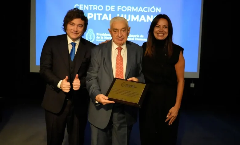 el gobierno fijó por decreto el salario mínimo y será de $437.000 en abril de 2027