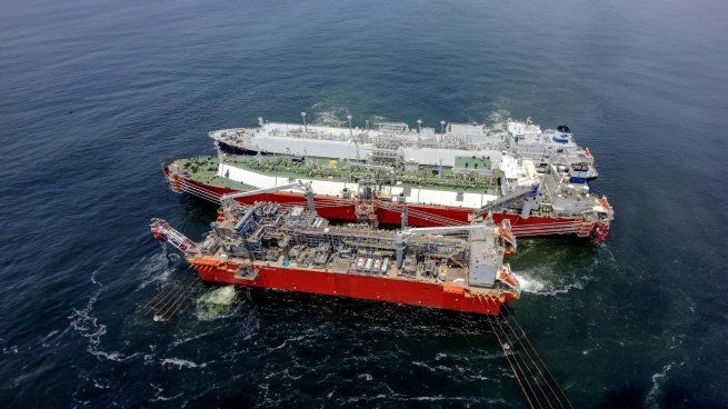 ypf acelera argentina lng y se prepara para firmar contratos clave a fines de noviembre
