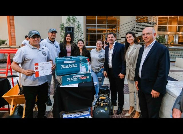 apoyo a emprendedores orrego entregó insumos y certificados del programa atp