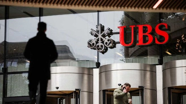 un gran banco suizo advierte que la caída del salario y el empleo resienten las chances electorales de javier milei