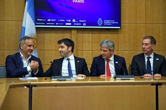 El anuncio de PAE fue encabezado por Marcos Bulgheroni, Ignacio Torres, Luis Caputo y Diego Santiilli en París.